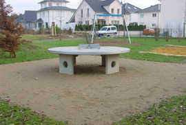 Runde Tischtennisplatte aus Beton