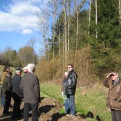 Der Fachbeirat Naturschutz bei einer Begehung.