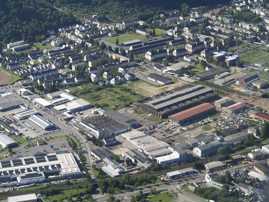 Teilansicht von Trier-West mit dem Gelände des ehemaligen Eisenbahnausbesserungswerks. 