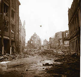 Zerbombte Fahrstraße 1944 Zerbombte Fahrstraße 1944