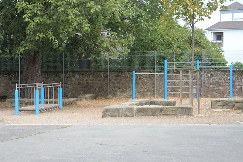 Geräte auf Schulhof